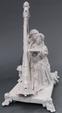 La joueuse de harpe, biscuit représentant une scène galante. Socle
