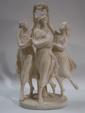 Les Trois Grâces. Sculpture en albâtre. Hauteur 53cm. Manques à