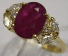 Bague en or sertie d'un rubis (probablement Birman) de taille ovale