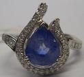 Bague en or blanc ornée d'un saphir de taille poire de 2,99 carats