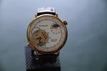 DE HAVILLAND. Années 2000, mouvement à quartz, double cadran avec